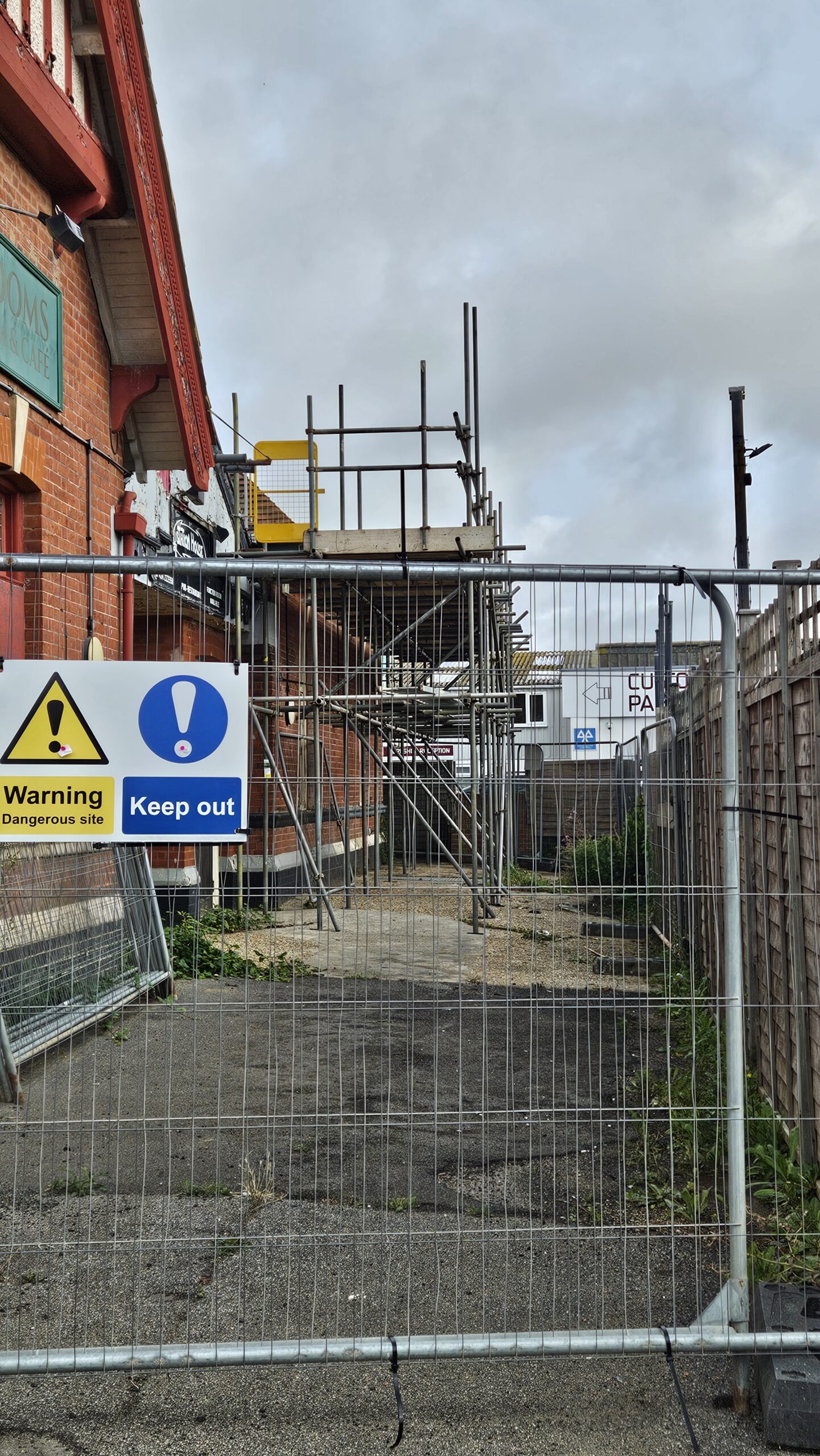Photos of scaffolding at West Station Pub