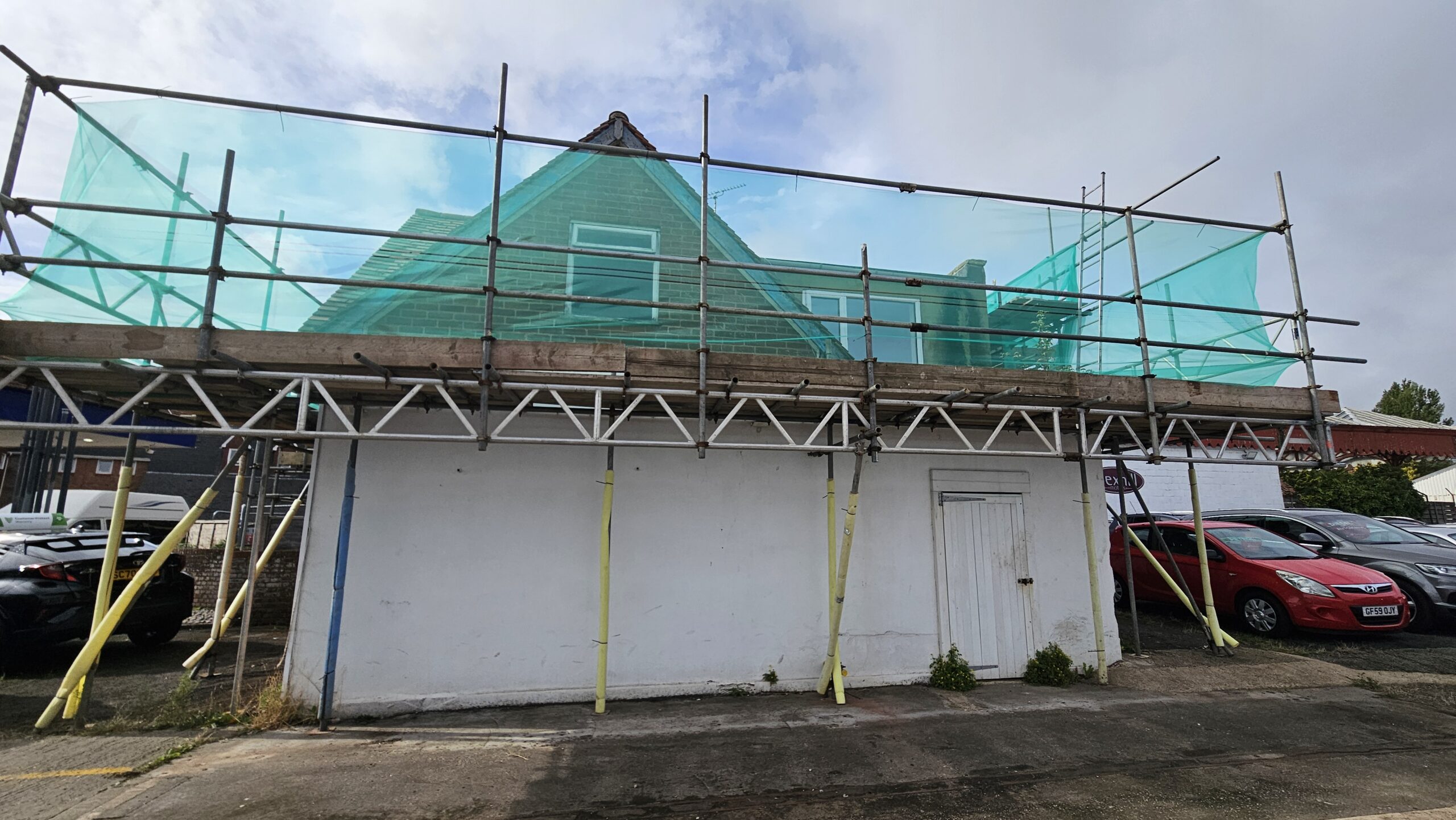 Photos of scaffolding at West Station Pub